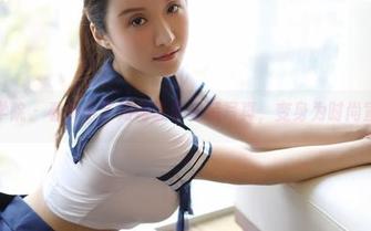 模范学院 – 看林小艺如何让职业装写真，变身为时尚宣言。