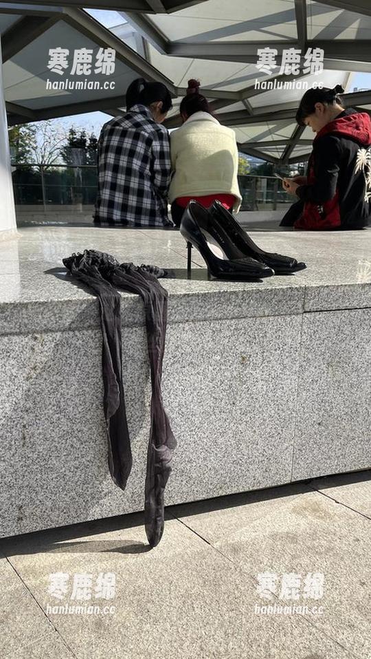 微密圈 - 这张原图里，水蜜桃米米和肉色亮丝的美妙巧合