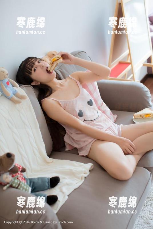 波萝社 - 夏美酱最新瑜伽秘籍：摆姿势也能变身！你要不要试试？