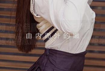 爱尤物 – 沈佳熹和她的夏天原图，那种随性又像不经意流露的魅力，谁能拒绝呢？