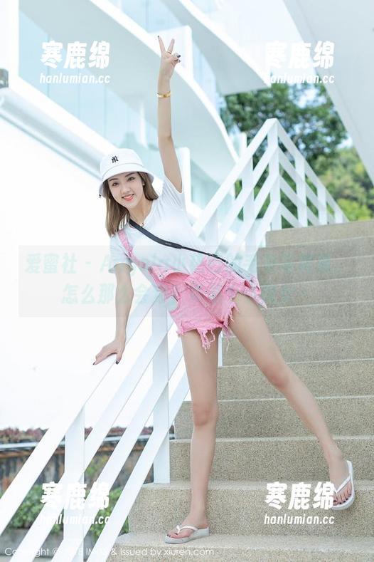 爱蜜社-Angela小热巴 爱蜜社 - Angela小热巴的毛衣写真集,怎么那么会穿?真是个小魔女~