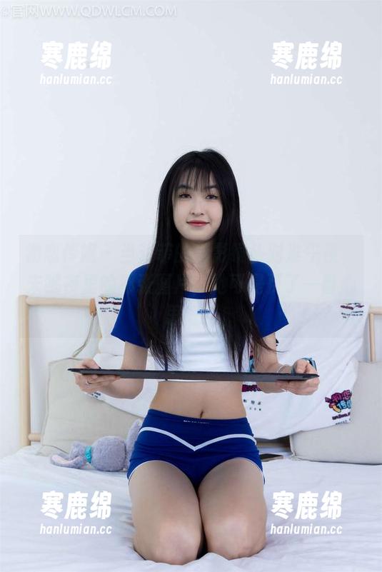 物恋传媒 - 当菲菲的摄影镜头对准午夜，未眠夜里的那张图片，她可是费了一番心思吧？