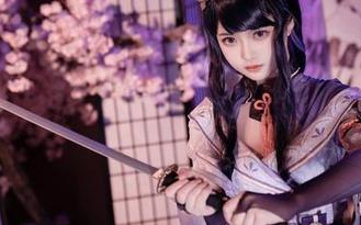 在白莉爱吃巧克力的镜头下，霞沢美游的原图福利妙不可言！