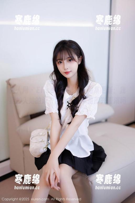 秀人网 - Elise谭晓彤泳衣图集更新：我要加入她的泳衣团队，台本是即兴表演吗？