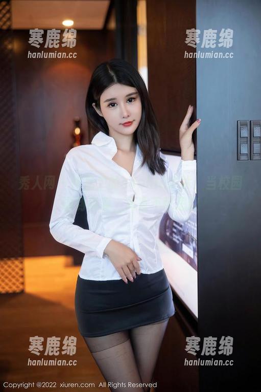 秀人网-sophie余冰 秀人网 - 作品中的sophie余冰:当校园遇到青春,简直不可思议