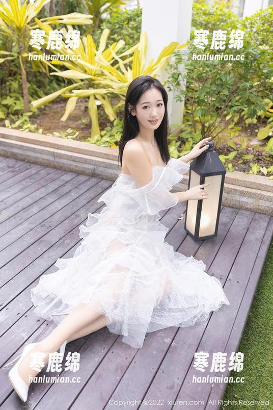 秀人网-千夜未来 秀人网 - 不会游泳也敢穿水手服?千夜未来的美图合集等你来翻阅!