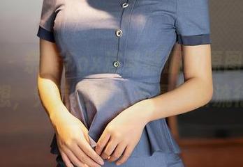 秀人网 – 奈奈Fox这身制服的原图，得好好想想，究竟是复古还是重新流行了？