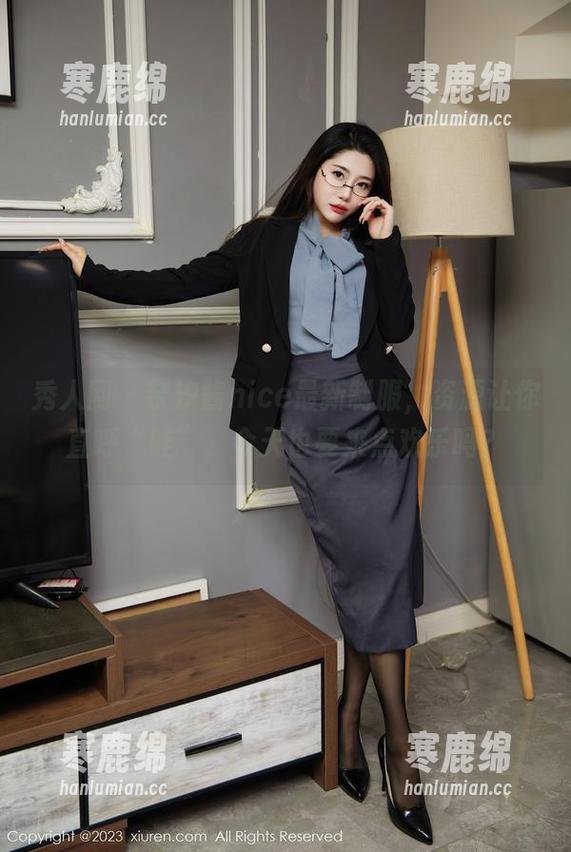 秀人网 - 奈汐酱nice最新制服，资源让你直呼“哇”，今天也要来点欢乐吗？
