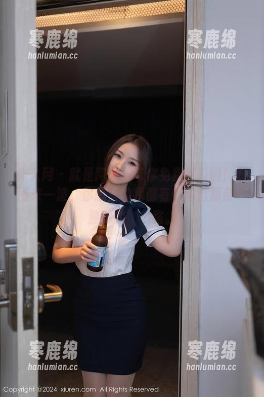 秀人网 - 就是阿朱啊带你免费逛校园！原图来一波，你想看的我都有—包括那条“熟悉的”小路。