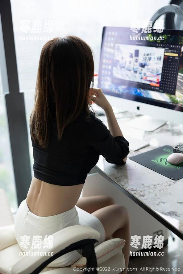 秀人网-李若汐 秀人网 - 这个女孩,名叫李若汐,写真合集里藏着你我不曾相识的柔光照。