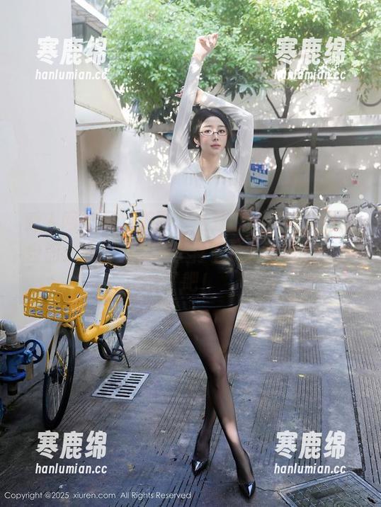 秀人网 - 最新美图，燕甘甘的连衣裙让你自问：我到底在那里停下过？这气质太撩了吧！
