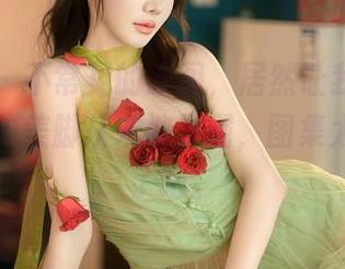 秀人网 – 不常见的原图，居然让我发现白露小猪的美脚从未被发掘，图集太有眼光了吧。