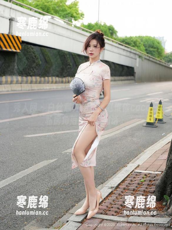 秀人网 - 白丝意外告白：赵惟依coco在私房角落的无声对话。
