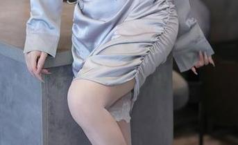 秀人网 – 这泳装带不带光？陈以二的无圣光写真给咱新思路。
