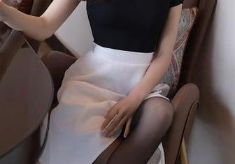 秀人网 – 鱼子酱Fish的夏日三亚：图包下载，让你也想拿起行李。