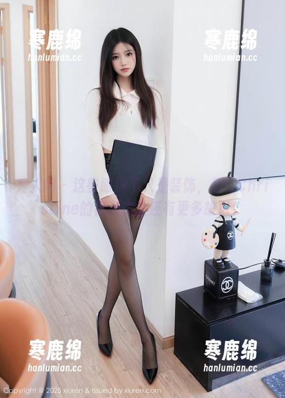 秀人网 - 这些眼镜不只是装饰，黄可Christine的福利作品还有更多故事！