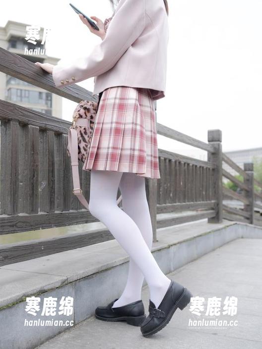 紧急企划 - 小婕的写真：学姐范儿尽显，无圣光反倒更显风趣!