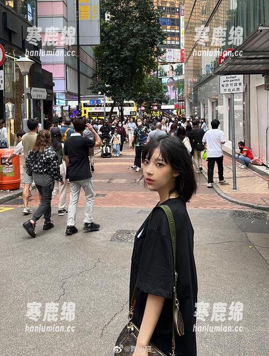 这里是舞小喵的旅拍原图，放上壁纸那种清新感，有种想马上去旅行的冲动呀。