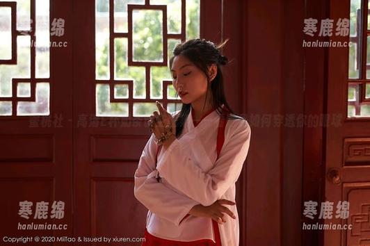 蜜桃社 - 高清E杯奶茶镂空图集——看她是如何穿透你的眼球