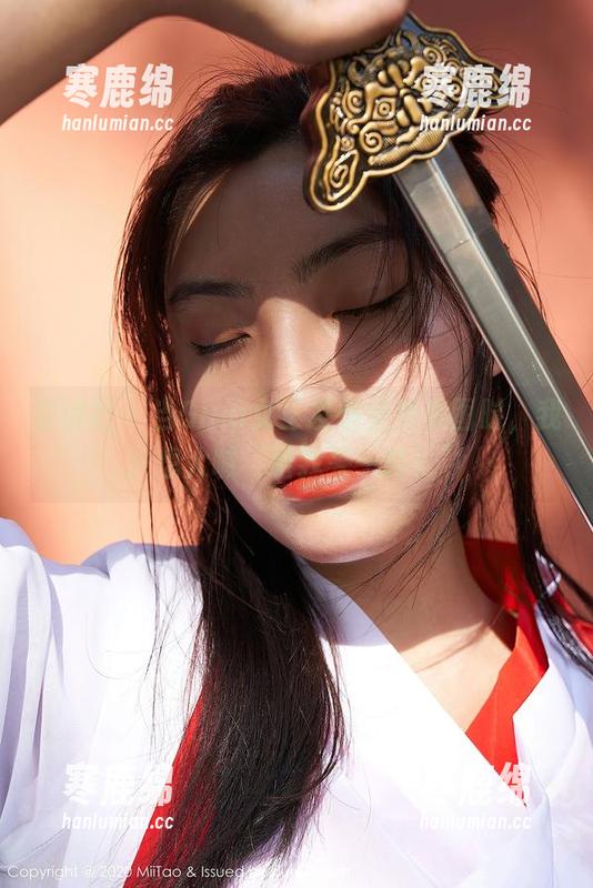蜜桃社 - 当Gina女王发布免费美图时，我只想大喊‘给我来一打！’