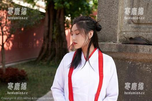 蜜桃社 - 分享李宝宝的美脚，这得是个“脚”踏实地的主意，哈哈！