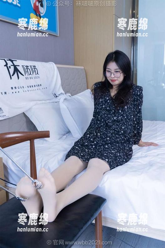 袜啵啵 - 说真的，小甜豆的黑色踩脚裤合集，真的是隐隐约约抢了点众人的目光？
