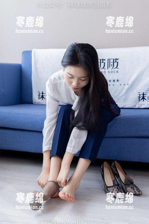袜啵啵 - 探访原图：修女为雪糕加了一份甜蜜认证，结果竟然……哈哈！