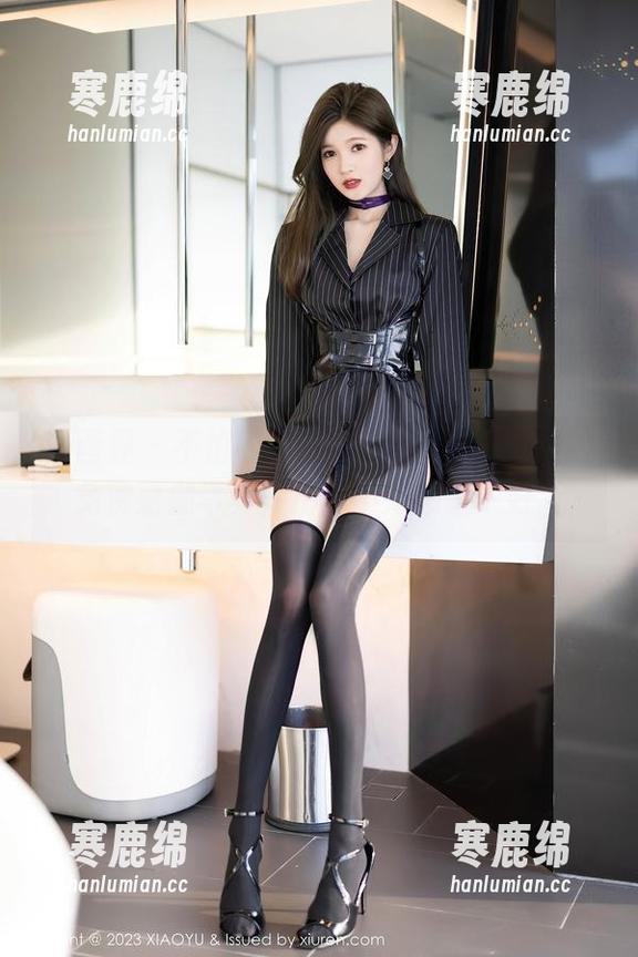 语画界-Miko酱吖 语画界 - 不怕辣眼睛的来,Miko酱吖的免费瑜伽写真,拍得不如想象中好。