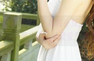 轰趴猫 – 翻阅图片，秘制小汉堡在制服中无意间带出了一丝摩登气息。