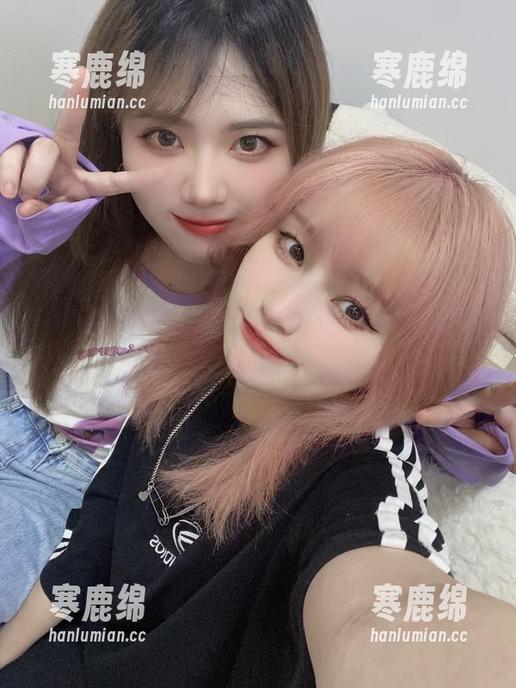 闪月半 闪月半的粉色全套,图片中那种似有若无的美感。