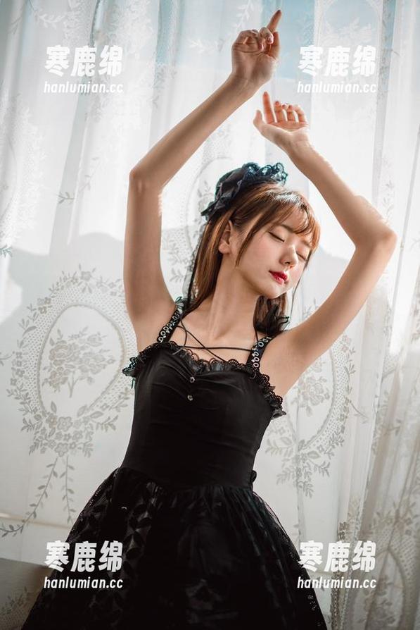 让人惊艳的陆卿卿kyokyo，学姐写真精选不得不看！