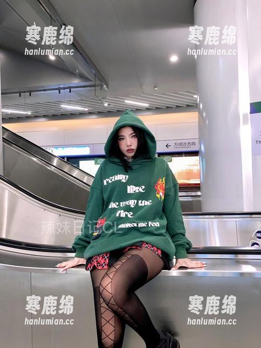陈佩奇 微密圈 - 穿上一条裤子,再来一件白衬衫——陈佩奇的免费合集教你!