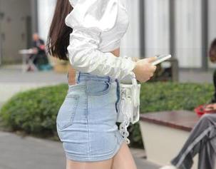 魔镜街拍 – 婷婷的秘密图包：午后的休闲时光，竟是这样的OL美女？