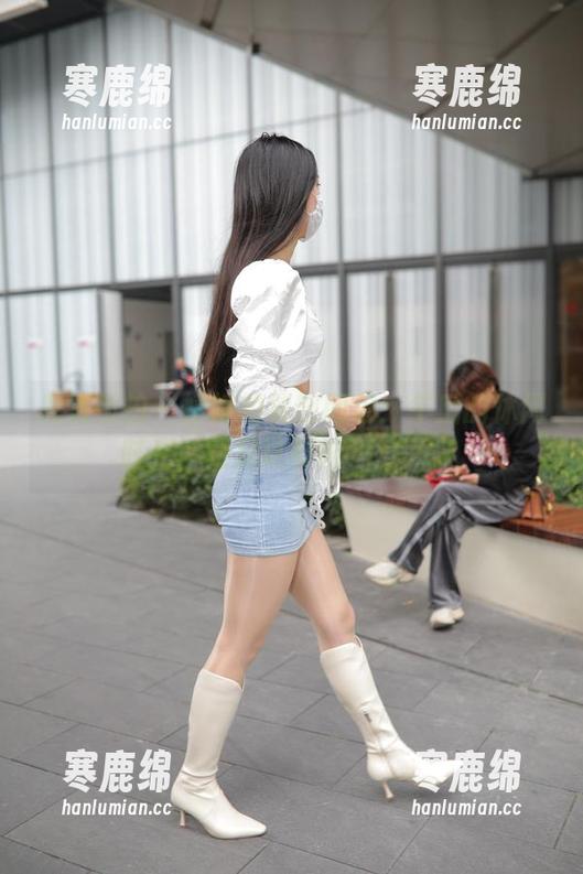 魔镜街拍-婷婷 魔镜街拍 - 婷婷的秘密图包:午后的休闲时光,竟是这样的OL美女?