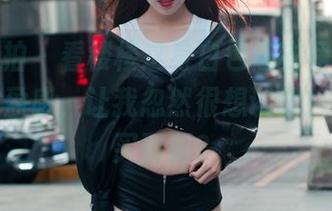 魔镜街拍 – 看楼楼这身白色连衣裙，图片里的轻盈感，让我忽然很想试试！哪儿能买到啊？