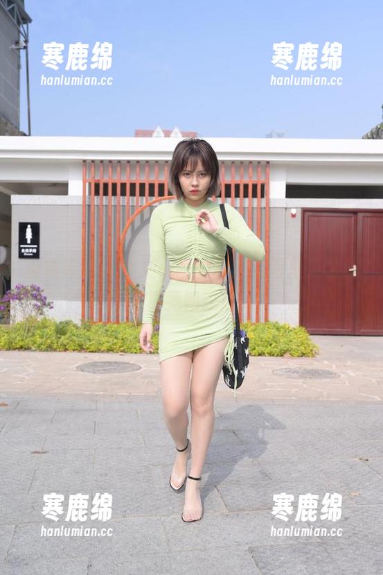 魔镜街拍 - 在艾小青的私人空间里，学妹的写真竟如此迷人？