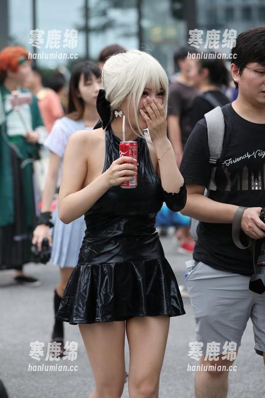 魔镜街拍-萌宝儿 魔镜街拍 - 红裙里的萌宝儿小剧场,免费套图想看就看!